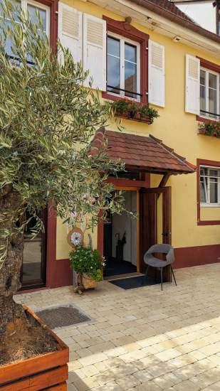 Entrée Maison d’hôtes Alsace · MA.MAISON Guémar